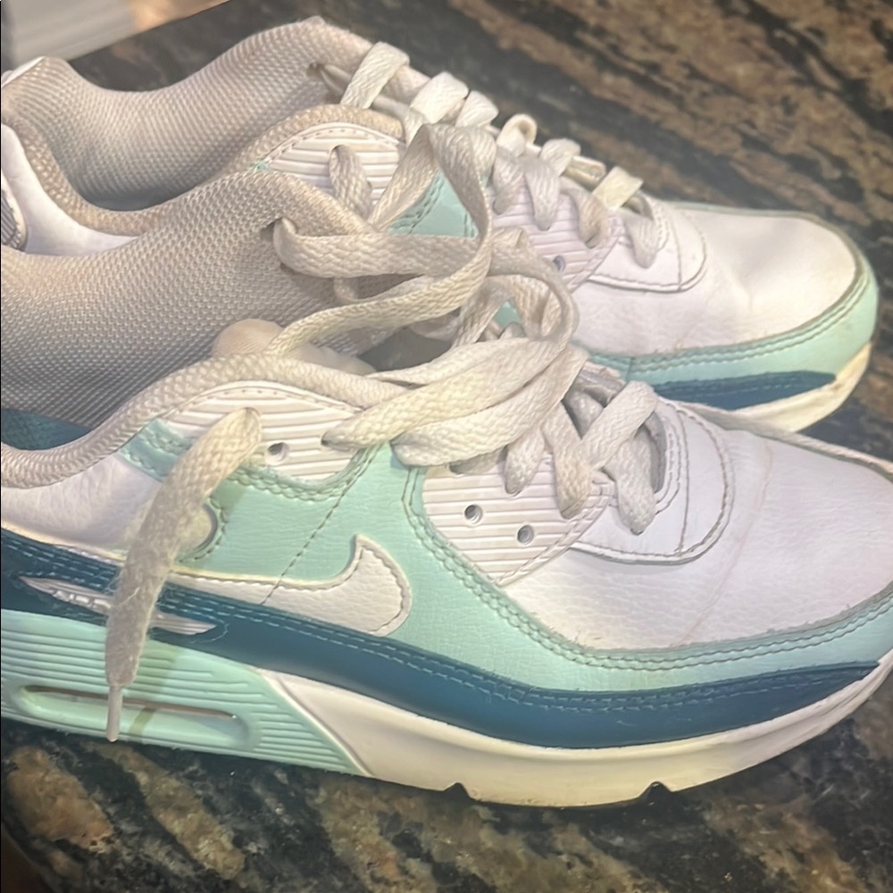 Nike Women's Sneakers in Teal and White